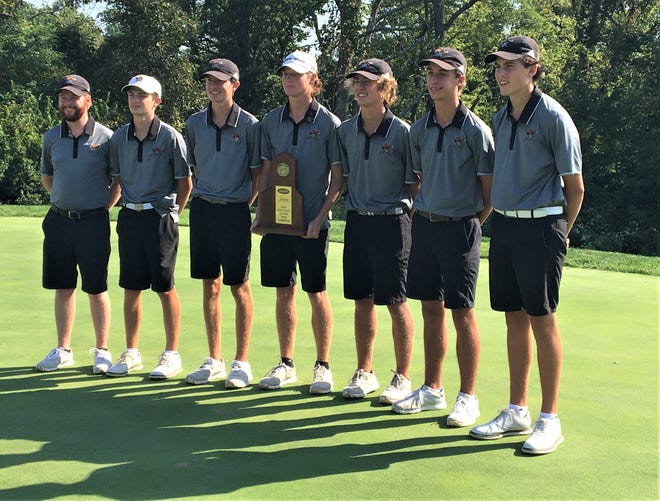 Ryle boys golf team with its regional championship trophy.