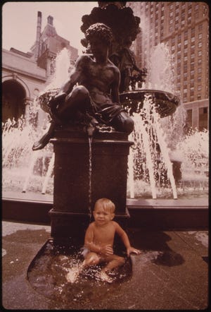 A Noble Bath in Fountain Square 07/1973
