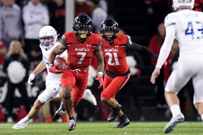 Cincinnati wide receiver Tre Tucker (7) returns a punt during a game against Tulsa this season. Tucker and teammate Tyler Scott (21) grew up as friends in Akron and now hope to help the Bearcats win the national championship.
